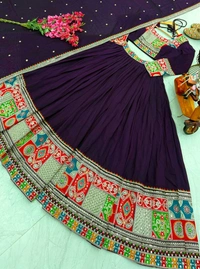Amrit Kalá  Real Modeling New Designer Lahanga Choli And Duppata Set - Purple