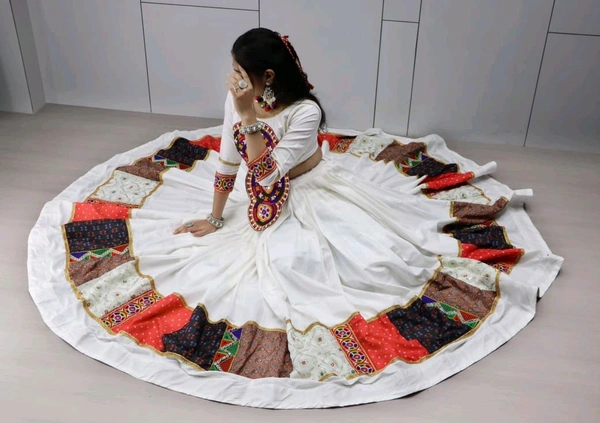 Amrit Kalā  Ethnic Women Lehenga With Fancy Top👜 - White