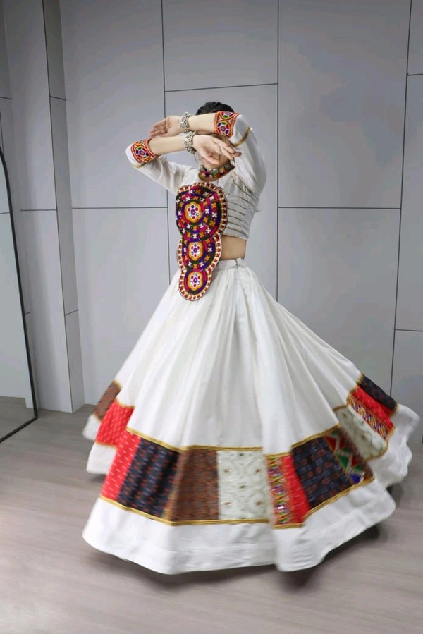 Amrit Kalā  Ethnic Women Lehenga With Fancy Top👜 - White