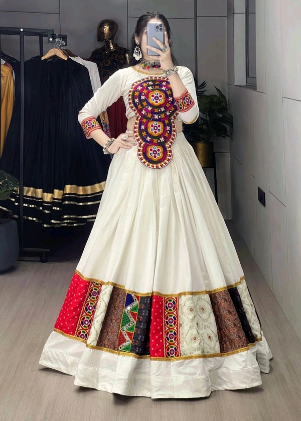 Amrit Kalā  Ethnic Women Lehenga With Fancy Top👜 - White