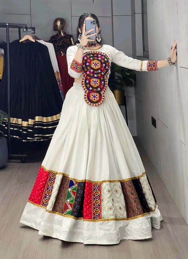 Amrit Kalā  Ethnic Women Lehenga With Fancy Top👜 - White