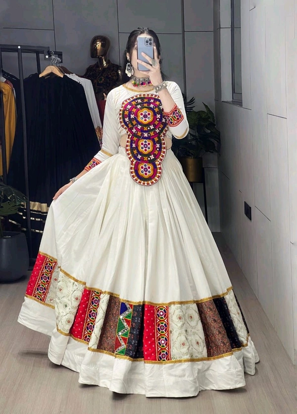 Amrit Kalā  Ethnic Women Lehenga With Fancy Top👜 - White