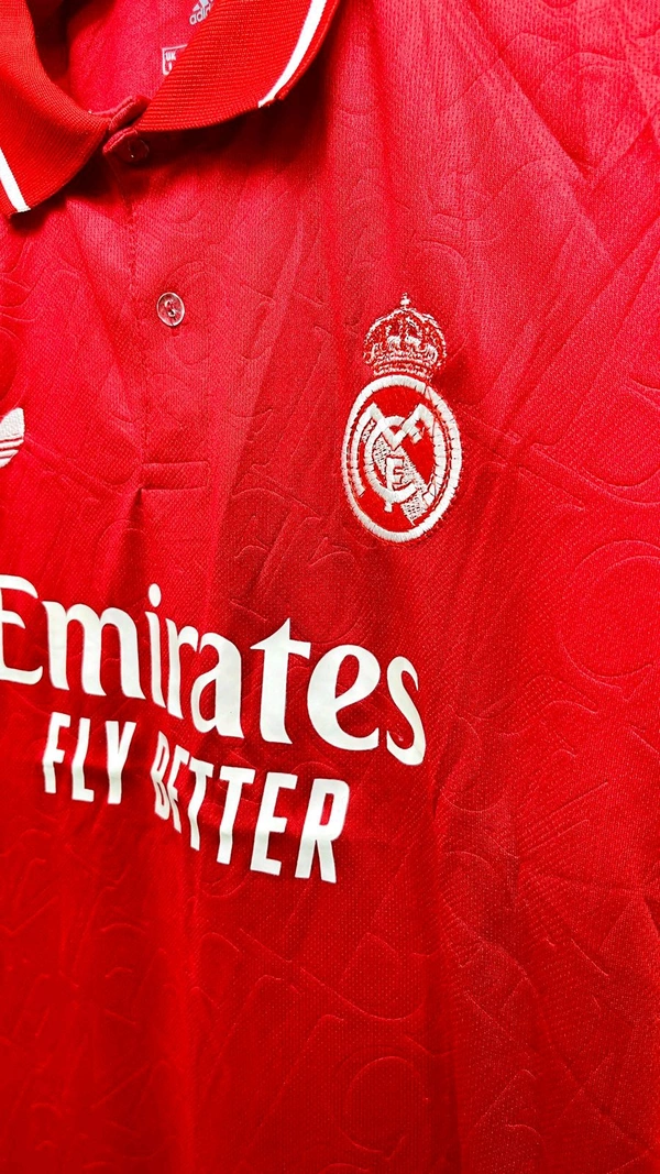 Real Madrid ( Fan Version Read) - Large