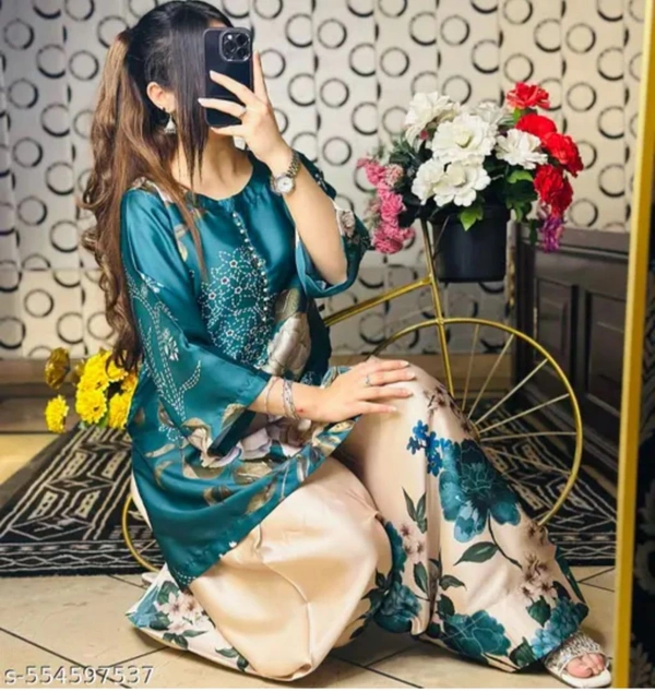 Stylish White Floral Embroidered Silk Suit Set - M