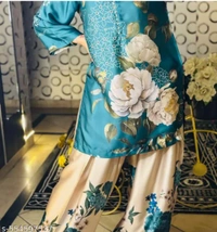 Stylish White Floral Embroidered Silk Suit Set - M