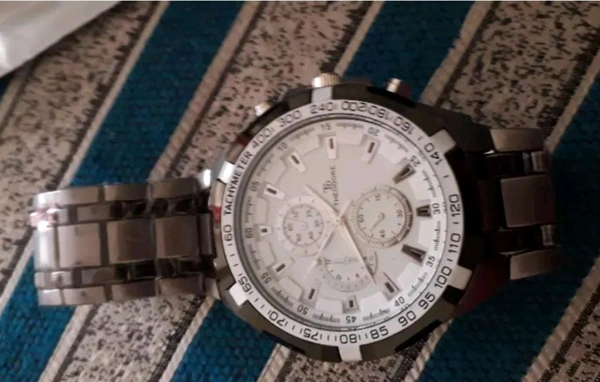 Luxury Chrono-Style Men's Watch – Bold Design. Timeless Style.
 - Black, Free