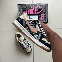 TRAVIS SCOTT LOW DUNK - UK 10