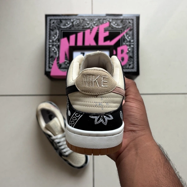 TRAVIS SCOTT LOW DUNK - UK 10