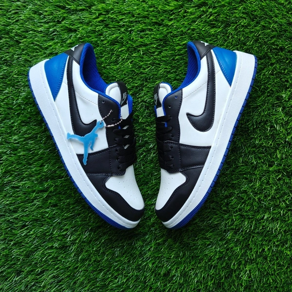 Jordan Low Royal Toe - UK 7