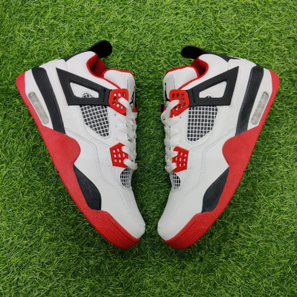 Retro 4 fire red - UK 8
