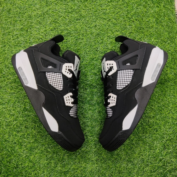 Retro 4 panda - UK 7
