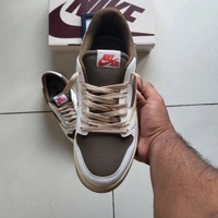 TRAVIS SCOTT REVERSE MOCHA - UK 6