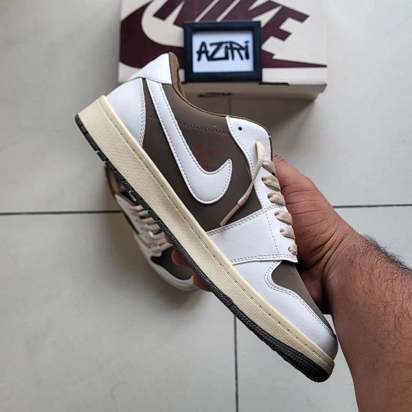 TRAVIS SCOTT REVERSE MOCHA - UK 6