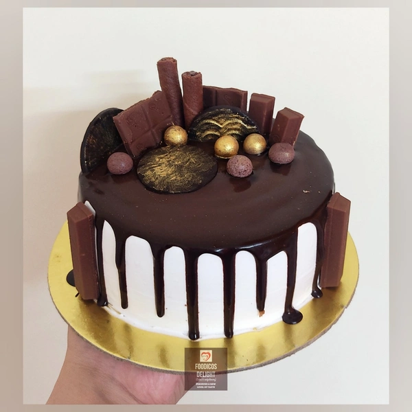 FOODICOS DELIGHT Chocolate Loaded Ganache Cake