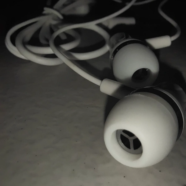 Bk Start Earphone 50/- - White