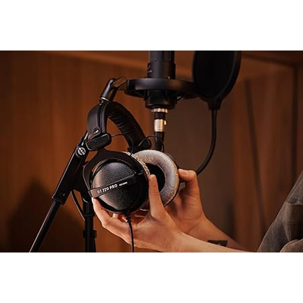 Beyerdynamic beyerdynamic Dt 770 Pro 250 Ohm Studio Wired Over Ear Headphones