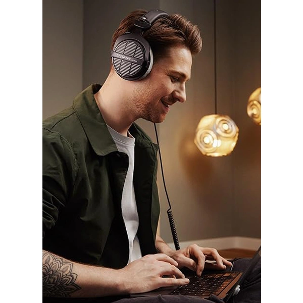 Beyerdynamic beyerdynamic DT 990 PRO Over-Ear Wired Studio Headphones