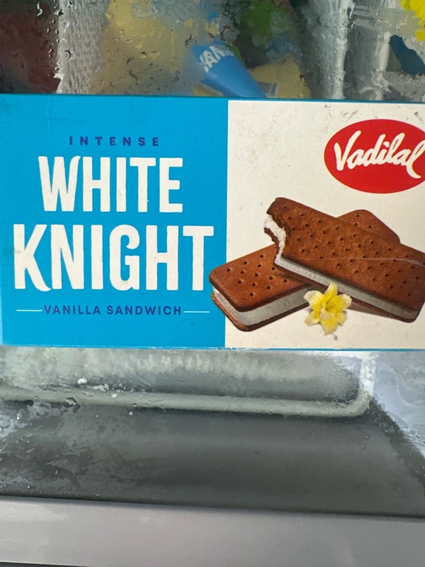 Vodilal White Knight Vanila Sandwich