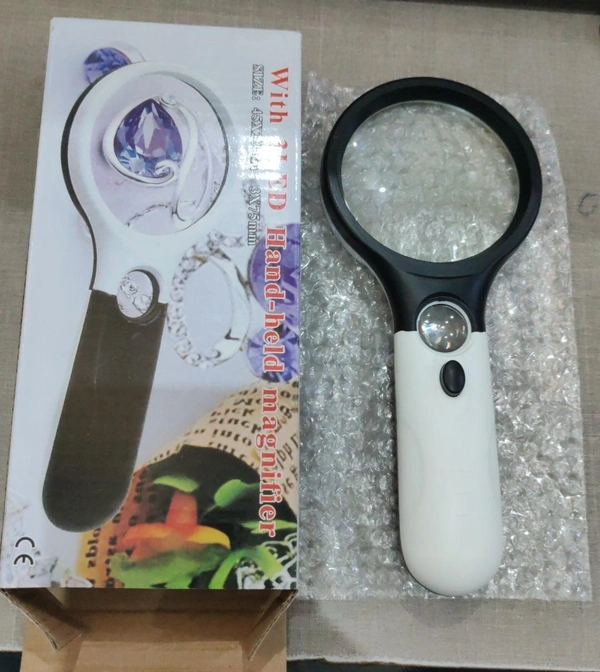 MAGNIFIER WITH 3 LED