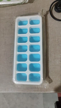 SQUARE POP UP ICE TRAY