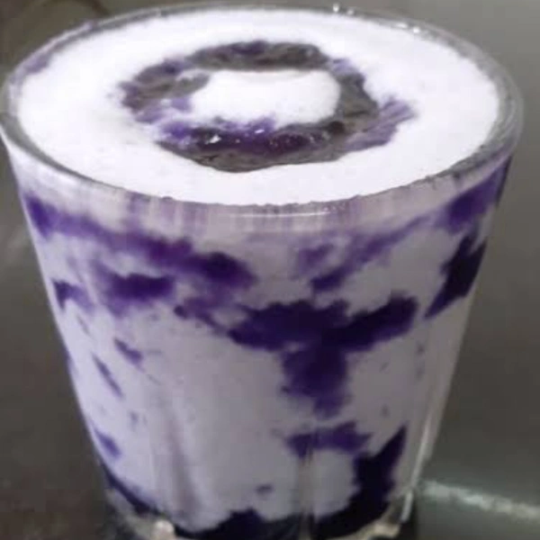 Black Current Lassi