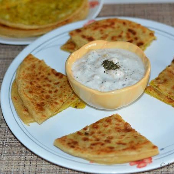 Aloo Paratha With Dahi