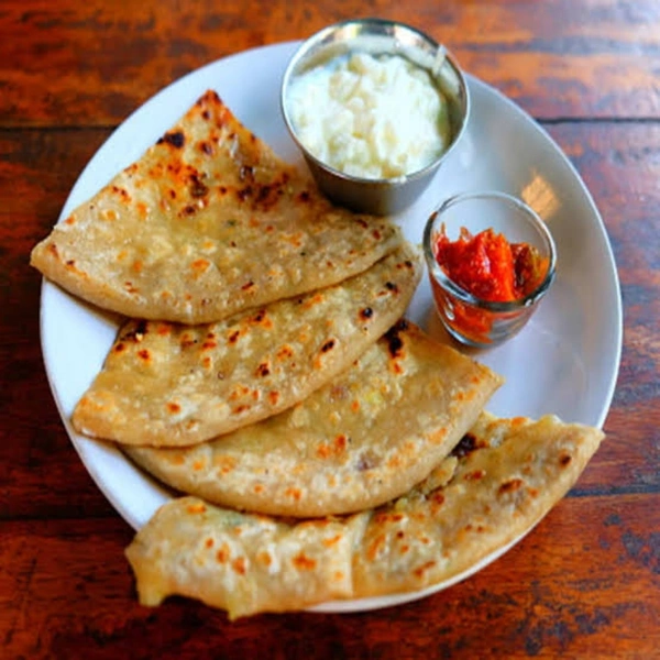 Aloo Paratha With Dahi