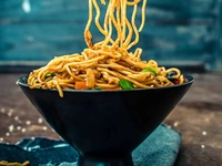 शेजवान नूडल्स