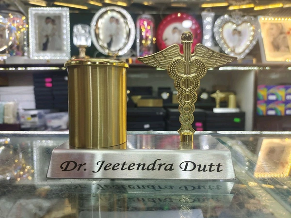 Metal name engraving Pen Stand For Dr.
