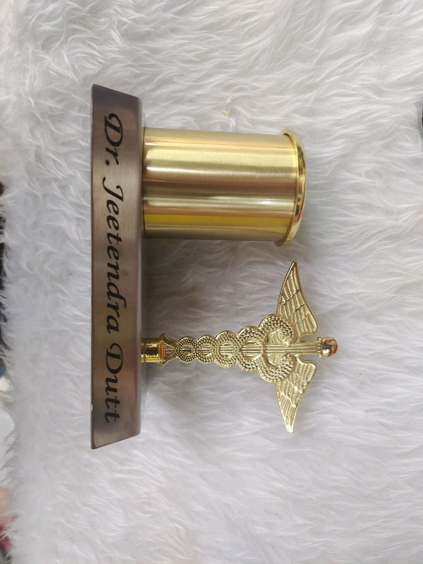Metal name engraving Pen Stand For Dr.
