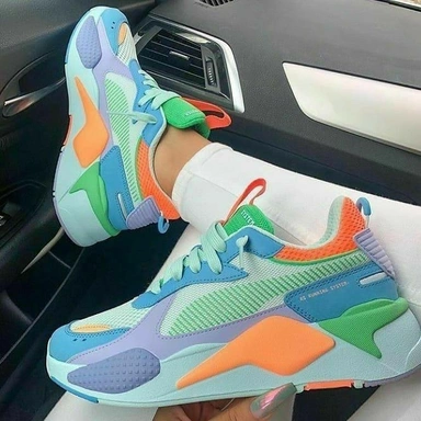 RUNNING SHOES