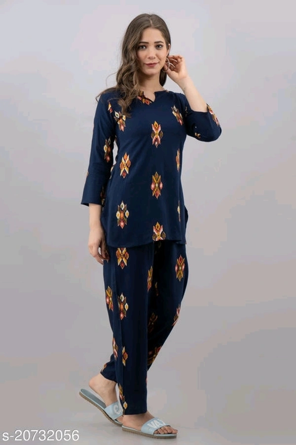 Women rayon night suit - XXL, available