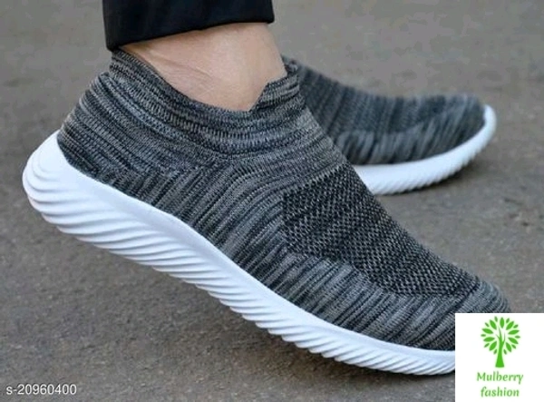 Sports shoes 