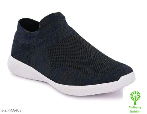 Sports shoes 