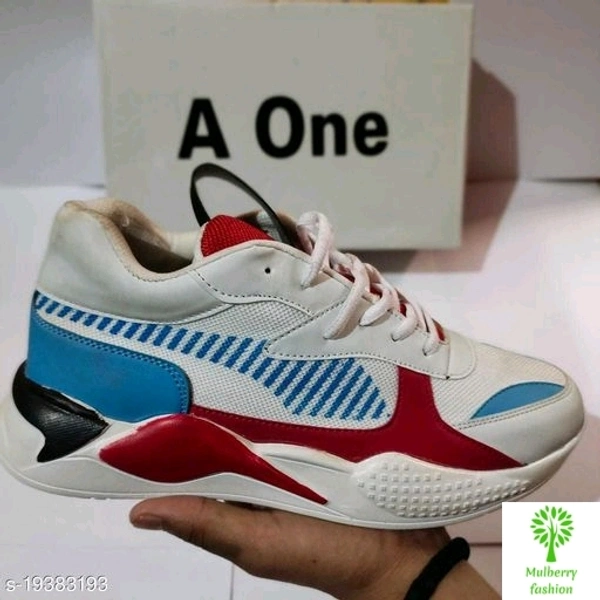 Sports shoes 