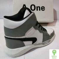 Sports shoes 