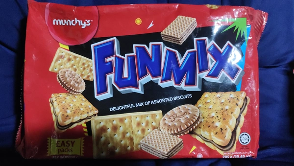 Munchy's Funmix Assorted Biscuits  - brown 