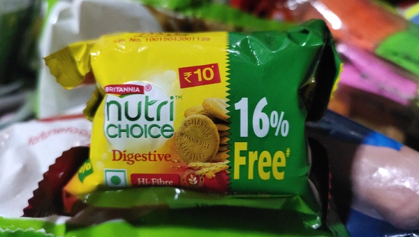 Britannia Nutri Choice Hi Fibre Digestive Biscuit  - yellow 