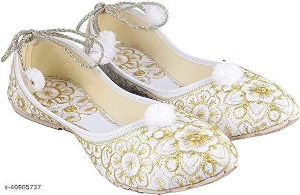 Fashionable Women's Juttis - IND-4