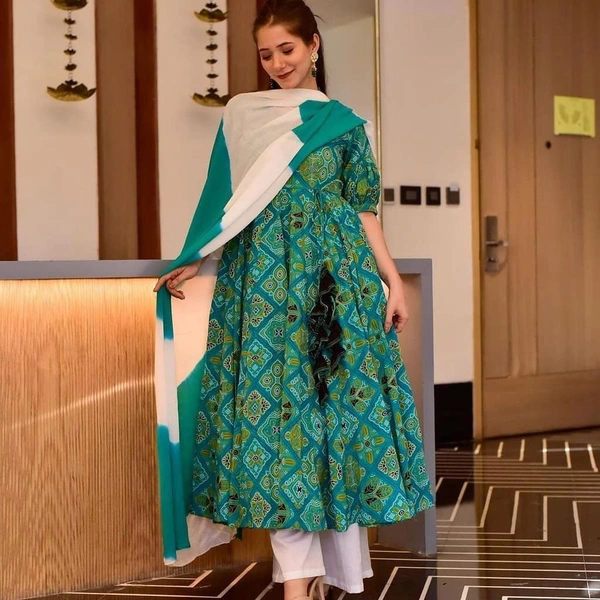 Trendy Green & White Printed Anarkali Kurta Set - L