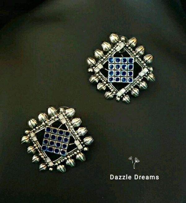 Oxidized Stud