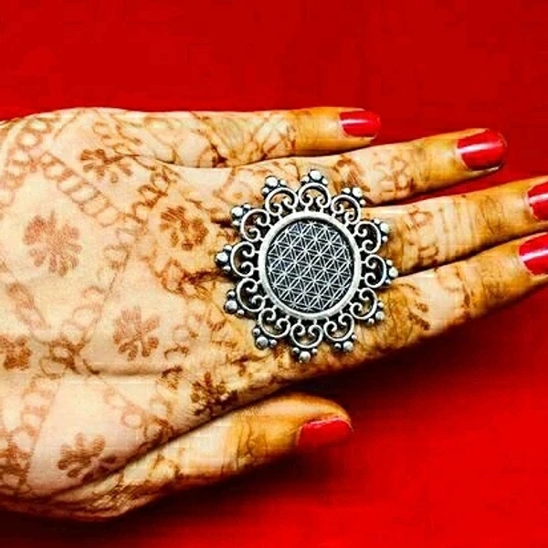 Oxidized Finger ring - White