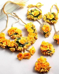 Elegant Flower Jewellery | Fashionable Mangtika with earrings | Flower Jewels | Bridal Jewellery | Flower Earrings and Mangtika Set | Women Floral Jewellery for Haldi and religious festivals | Flower jewelery for haldi marriage ceremony