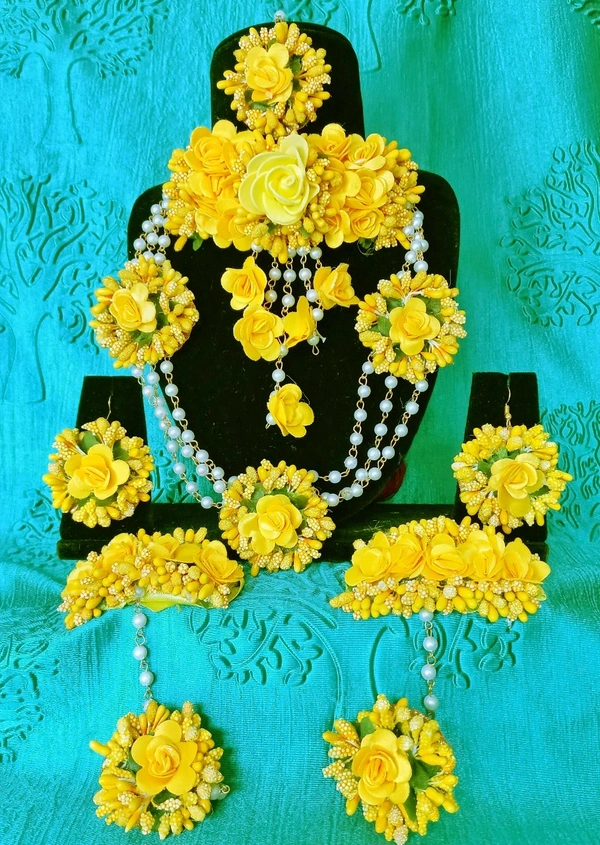Elegant Flower Jewellery | Fashionable Mangtika with earrings | Flower Jewels | Bridal Jewellery | Flower Earrings and Mangtika Set | Women Floral Jewellery for Haldi and religious festivals | Flower jewelery for haldi marriage ceremony
