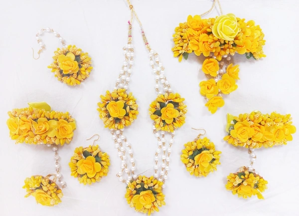 Elegant Flower Jewellery | Fashionable Mangtika with earrings | Flower Jewels | Bridal Jewellery | Flower Earrings and Mangtika Set | Women Floral Jewellery for Haldi and religious festivals | Flower jewelery for haldi marriage ceremony