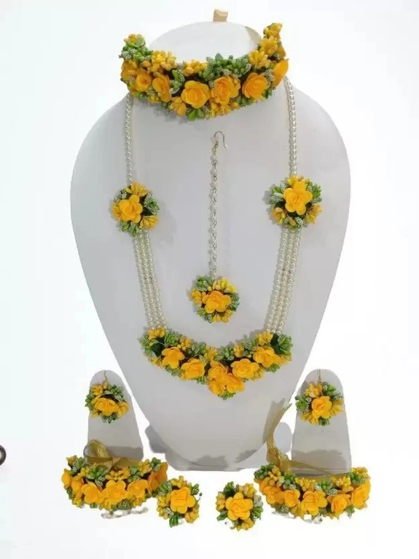 Elegant Flower Jewellery | Fashionable Mangtika with earrings | Flower Jewels | Bridal Jewellery | Flower Earrings and Mangtika Set | Women Floral Jewellery for Haldi and religious festivals | Flower jewelery for haldi marriage ceremony