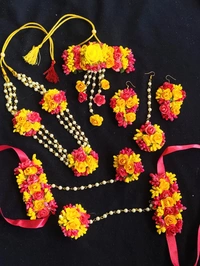 Elegant Flower Jewellery | Fashionable Mangtika with earrings | Flower Jewels | Bridal Jewellery | Flower Earrings and Mangtika Set | Women Floral Jewellery for Haldi and religious festivals | Flower jewelery for haldi marriage ceremony