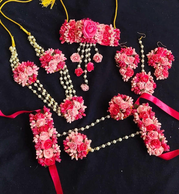 Elegant Flower Jewellery | Fashionable Mangtika with earrings | Flower Jewels | Bridal Jewellery | Flower Earrings and Mangtika Set | Women Floral Jewellery for Haldi and religious festivals | Flower jewelery for haldi marriage ceremony