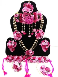 Elegant Flower Jewellery | Fashionable Mangtika with earrings | Flower Jewels | Bridal Jewellery | Flower Earrings and Mangtika Set | Women Floral Jewellery for Haldi and religious festivals | Flower jewelery for haldi marriage ceremony