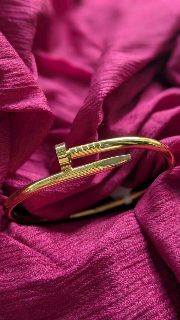 Nail Bracelet Golden